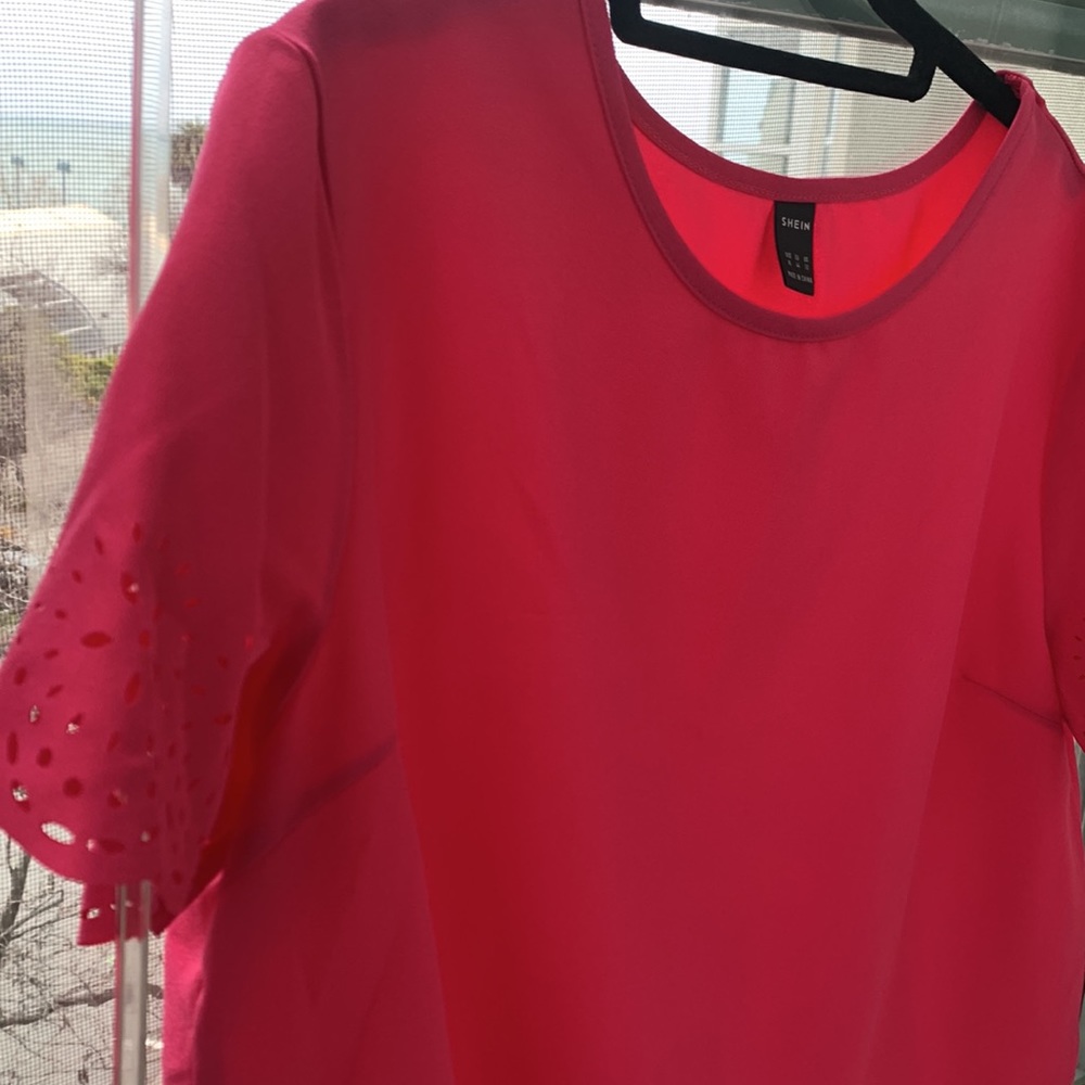 SHEIN laser cut scallop trim short sleeve solid top